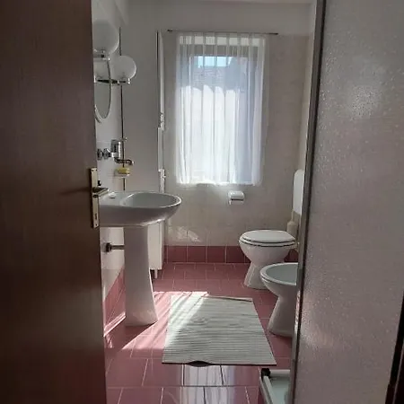 Pensión Nosan 2 *