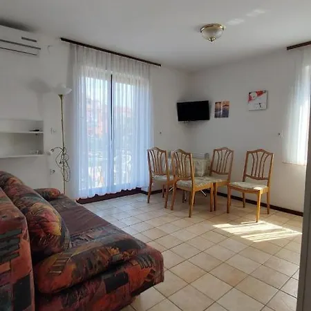 Nosan 2 Pensión Novigrad Istria